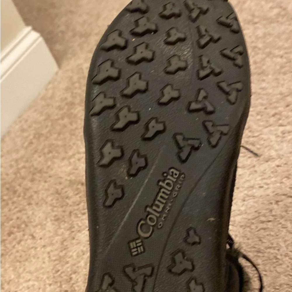 Columbia Waterprrof boots really good condition used 2 times size 10.it’s comfy - Picture 5 of 6